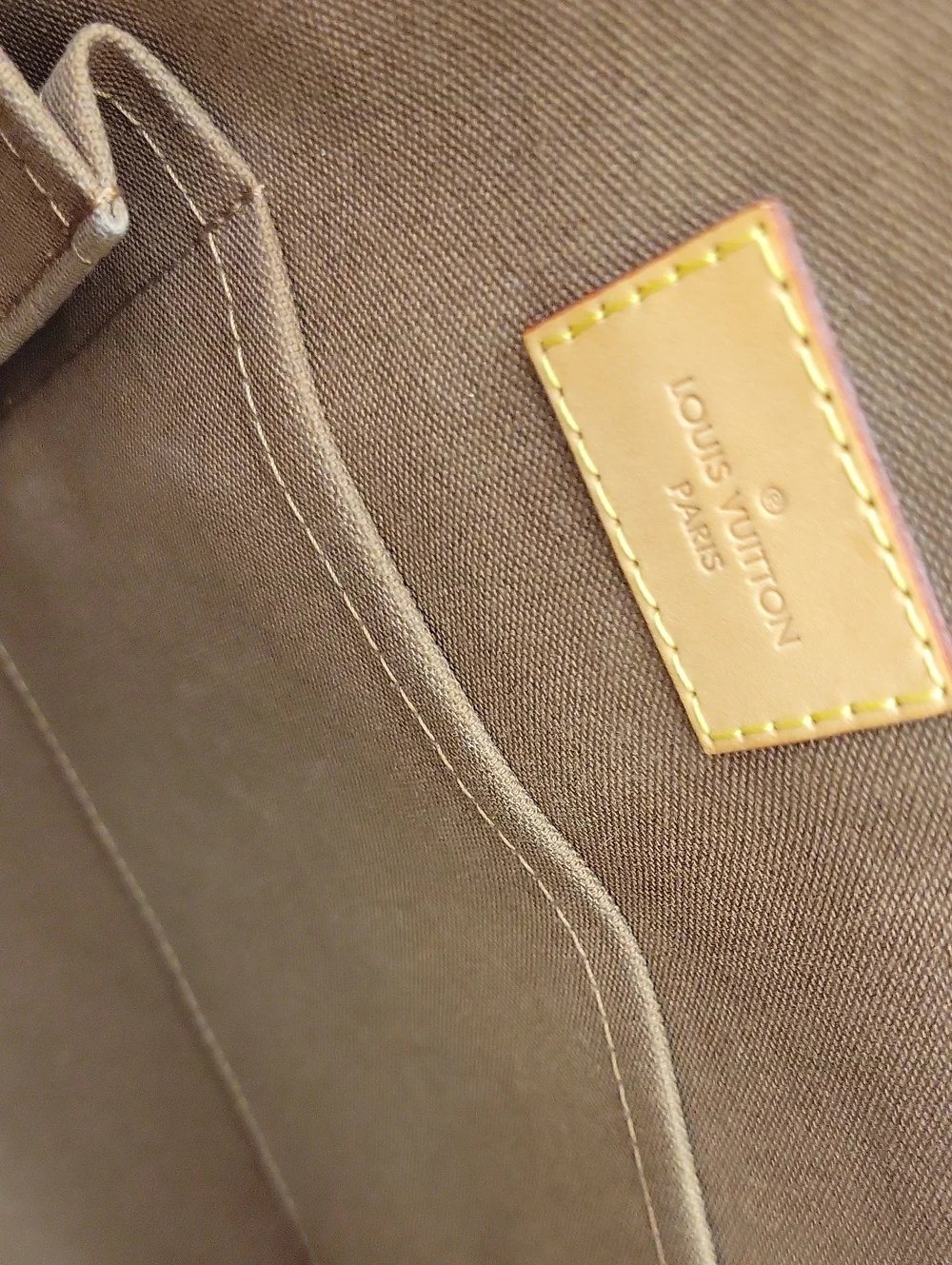 Louis Vuitton Tivoli GM Tote Bag